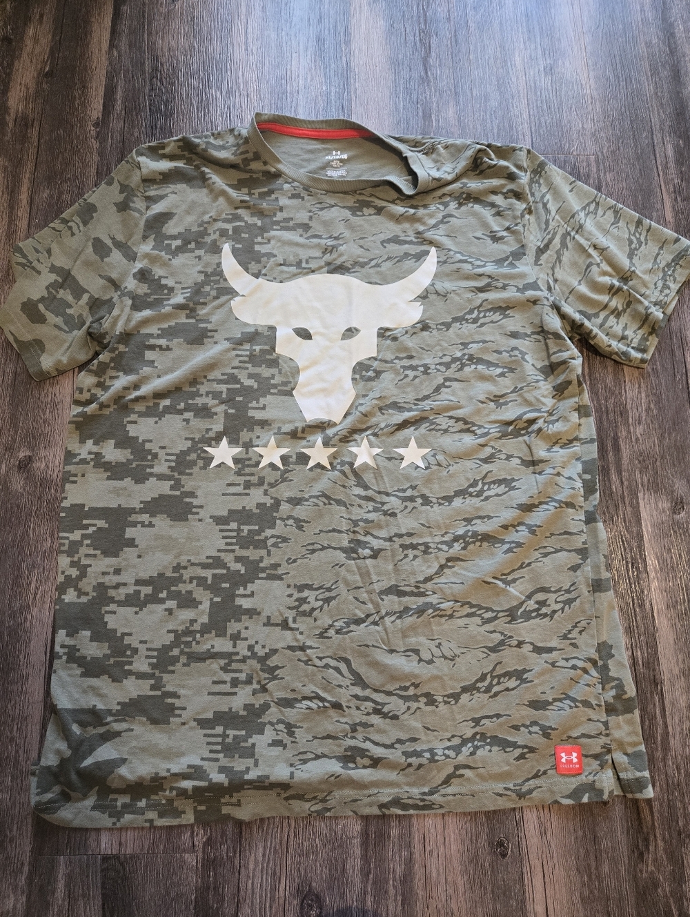 Under Armour Project Rock Shirt Mens Green Camo Bull USA Flag Tee - Size XL